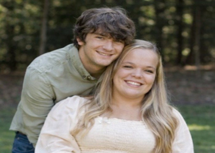 Elizabeth Johnston Is pregnant