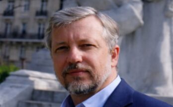 Hyperion Dan Simmons Author Die