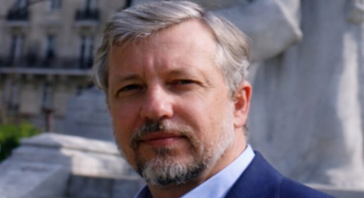 Hyperion Dan Simmons Author Die