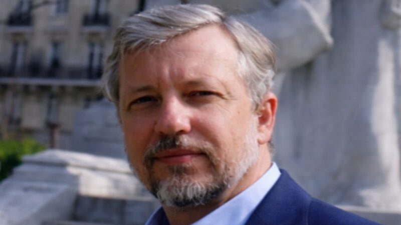 Hyperion Dan Simmons Author Die